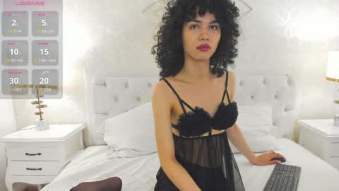 Snapshot of julietta___ chatting on 05.28.26 julietta online show from 05.28.26