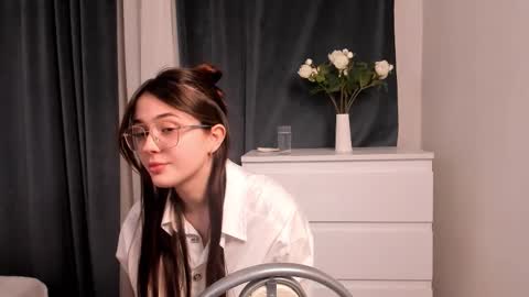 Snapshot of juliettacurto chatting on 03.13.26 Leila online show from 03.13.26