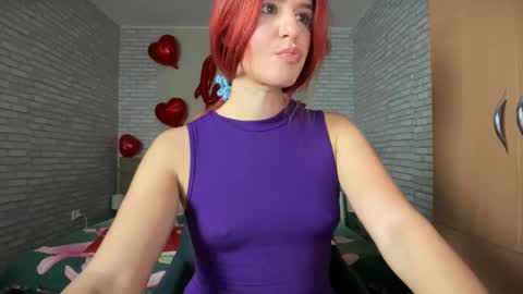Snapshot of julietterosie chatting on 02.05.25 Rose online show from 02.05.25