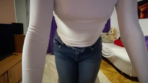 Snapshot of julietterosie chatting on 03.11.26 Rose online show from 03.11.26