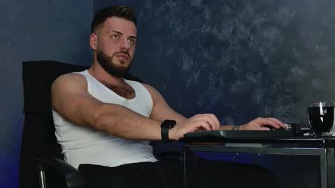 JULiUS   online show from 12.02.25