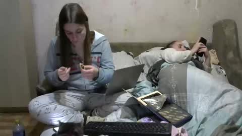 Snapshot of juliya_katie chatting on 11.01.25 Juliya Katie online show from 11.01.25