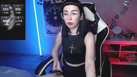 Snapshot of julscinamon chatting on 01.25.25 Baroness Von Cringe online show from 01.25.25