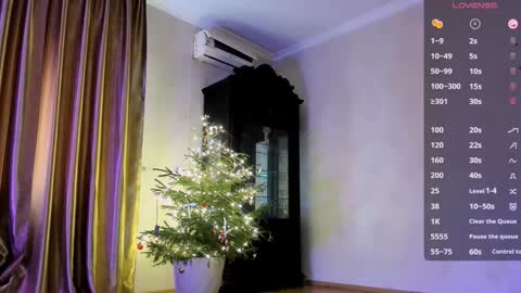 Snapshot of july_slowdive chatting on 01.16.25 Julie online show from 01.16.25