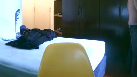 Mia online show from 12.21.25