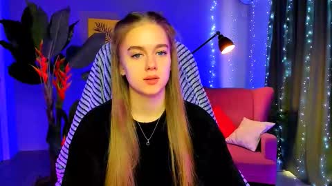 Snapshot of junewoods chatting on 02.05.26 junewoods online show from 02.05.26