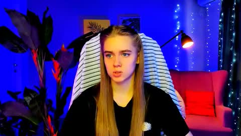 Snapshot of junewoods chatting on 02.25.26 junewoods online show from 02.25.26