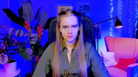 Snapshot of junewoods chatting on 03.03.26 junewoods online show from 03.03.26