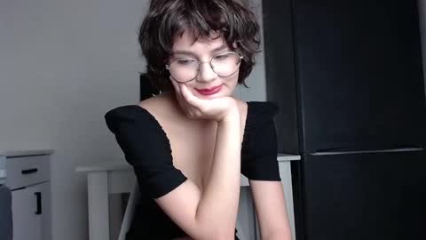 Snapshot of junnewers chatting on 10.06.25 JunneWers online show from 10.06.25