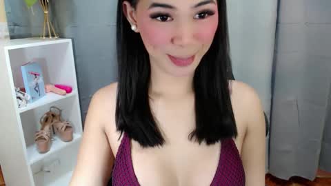 Snapshot of juny_lanyy chatting on 04.12.26 Julia online show from 04.12.26