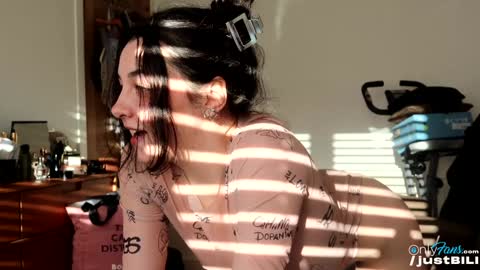 Snapshot of justbecauseiloveit chatting on 01.30.25 Billie B William online show from 01.30.25