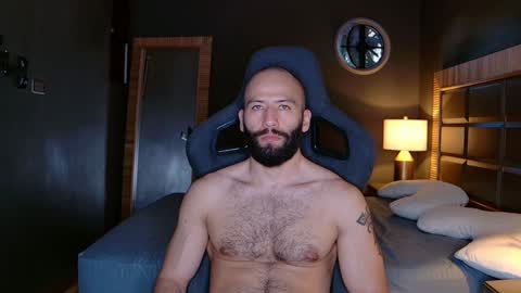 Snapshot of justin_hton chatting on 01.06.25 Justin online show from 01.06.25