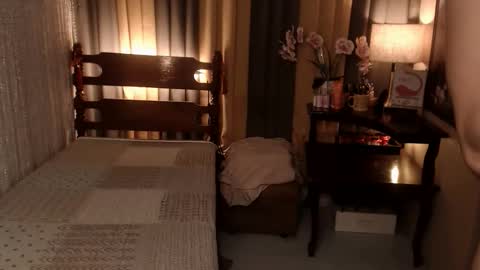 justine_hunk online show from 04.23.26