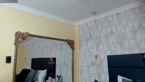 Justine online show from 02.24.25