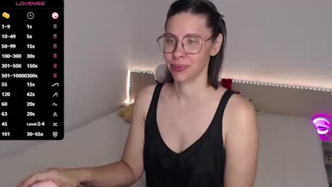 Julie online show from 08.04.26