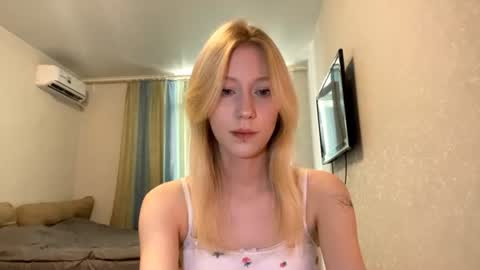 Snapshot of kacicasal chatting on 07.12.26 Mia 1st day here online show from 07.12.26