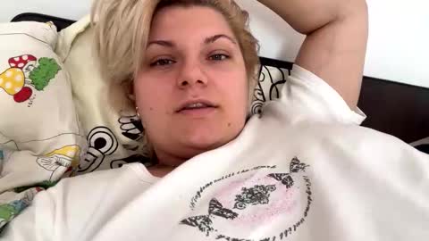 Snapshot of kaelia_daniel chatting on 09.28.25 Kaelia and Daniel online show from 09.28.25
