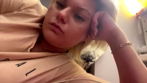 Snapshot of kaelia_daniel chatting on 10.20.25 Kaelia and Daniel online show from 10.20.25