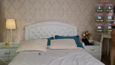 Kaia Monday Thursday FridaySaturdaySunday online show from 11.22.25