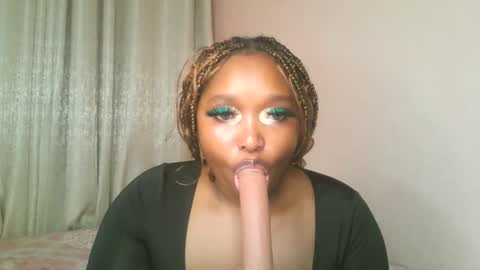 Snapshot of kakey_love chatting on 05.18.26 kakey love online show from 05.18.26