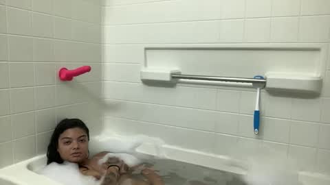 Snapshot of kalinature chatting on 11.22.25 kalinature online show from 11.22.25