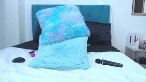 Kamilalopez online show from 01.22.25