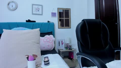 Snapshot of kam_lopez chatting on 05.18.26 Kamilalopez online show from 05.18.26