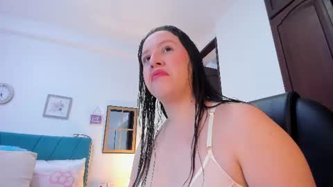 Snapshot of kam_lopez chatting on 06.15.26 Kamilalopez online show from 06.15.26