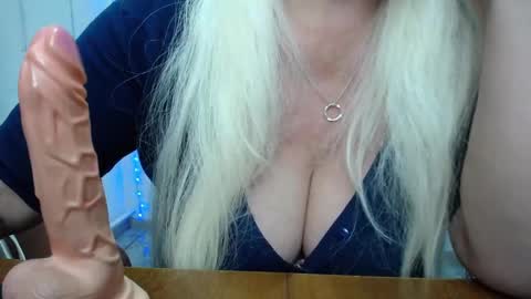 Snapshot of kamaliasim chatting on 01.17.25 KamaliaSim online show from 01.17.25