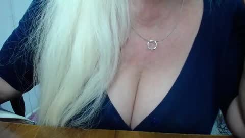 Snapshot of kamaliasim chatting on 01.18.25 KamaliaSim online show from 01.18.25