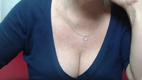 Snapshot of kamaliasim chatting on 01.19.25 KamaliaSim online show from 01.19.25