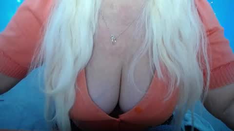 Snapshot of kamaliasim chatting on 01.20.25 KamaliaSim online show from 01.20.25