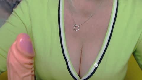 Snapshot of kamaliasim chatting on 01.26.25 KamaliaSim online show from 01.26.25