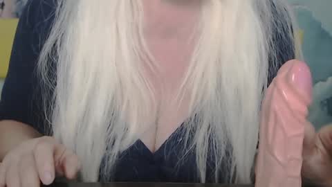 Snapshot of kamaliasim chatting on 02.03.25 KamaliaSim online show from 02.03.25