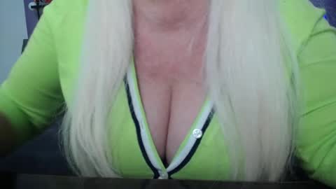 Snapshot of kamaliasim chatting on 02.23.25 KamaliaSim online show from 02.23.25