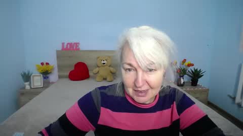 Snapshot of kamaliasim chatting on 03.09.25 KamaliaSim online show from 03.09.25