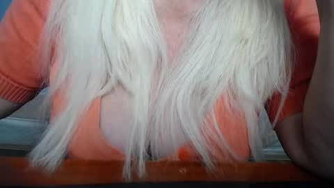 Snapshot of kamaliasim chatting on 03.09.25 KamaliaSim online show from 03.09.25