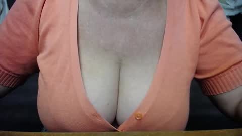 Snapshot of kamaliasim chatting on 09.21.25 KamaliaSim online show from 09.21.25