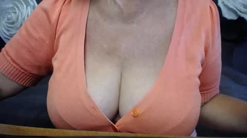 Snapshot of kamaliasim chatting on 09.22.25 KamaliaSim online show from 09.22.25