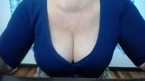 Snapshot of kamaliasim chatting on 09.30.25 KamaliaSim online show from 09.30.25