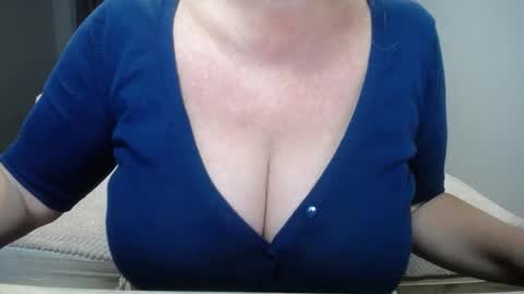 Snapshot of kamaliasim chatting on 11.11.25 KamaliaSim online show from 11.11.25