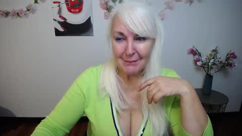 Snapshot of kamaliasim chatting on 11.29.25 KamaliaSim online show from 11.29.25