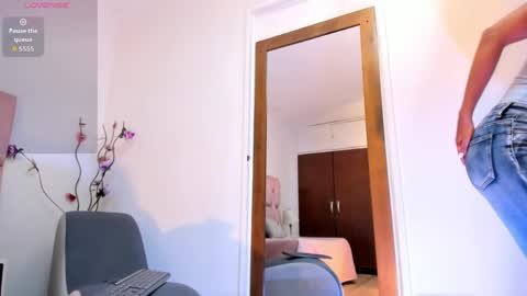 Snapshot of kamila_arias chatting on 05.15.26 online show from 05.15.26