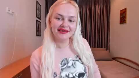 Snapshot of kamilagame chatting on 11.25.25 Camila online show from 11.25.25