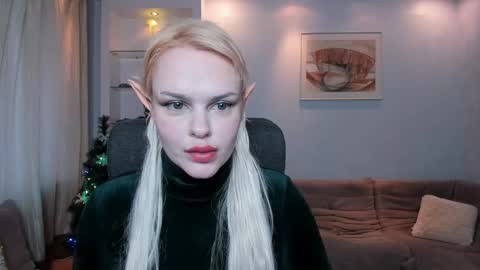 Snapshot of kamilagame chatting on 12.18.25 Camila online show from 12.18.25