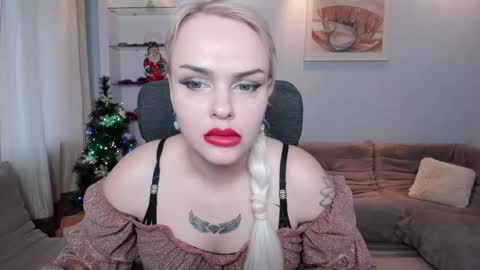 Snapshot of kamilagame chatting on 12.22.25 Camila online show from 12.22.25