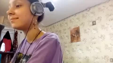 Mari  Simmons online show from 09.13.25