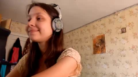 Mari  Simmons online show from 09.21.25