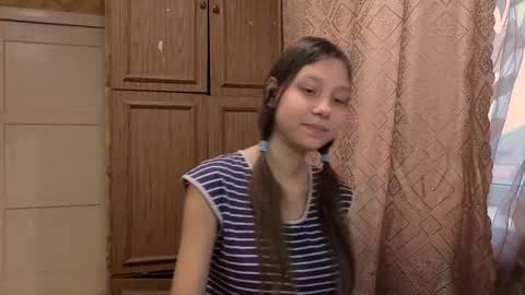 Mari  Simmons online show from 10.29.25