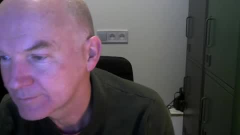 Snapshot of kapitein_rob chatting on 02.14.25 Robbie online show from 02.14.25